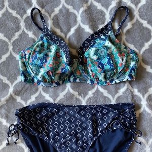 Athleta Two-Piece. Top 36D-DD. Bottom L. Like New.